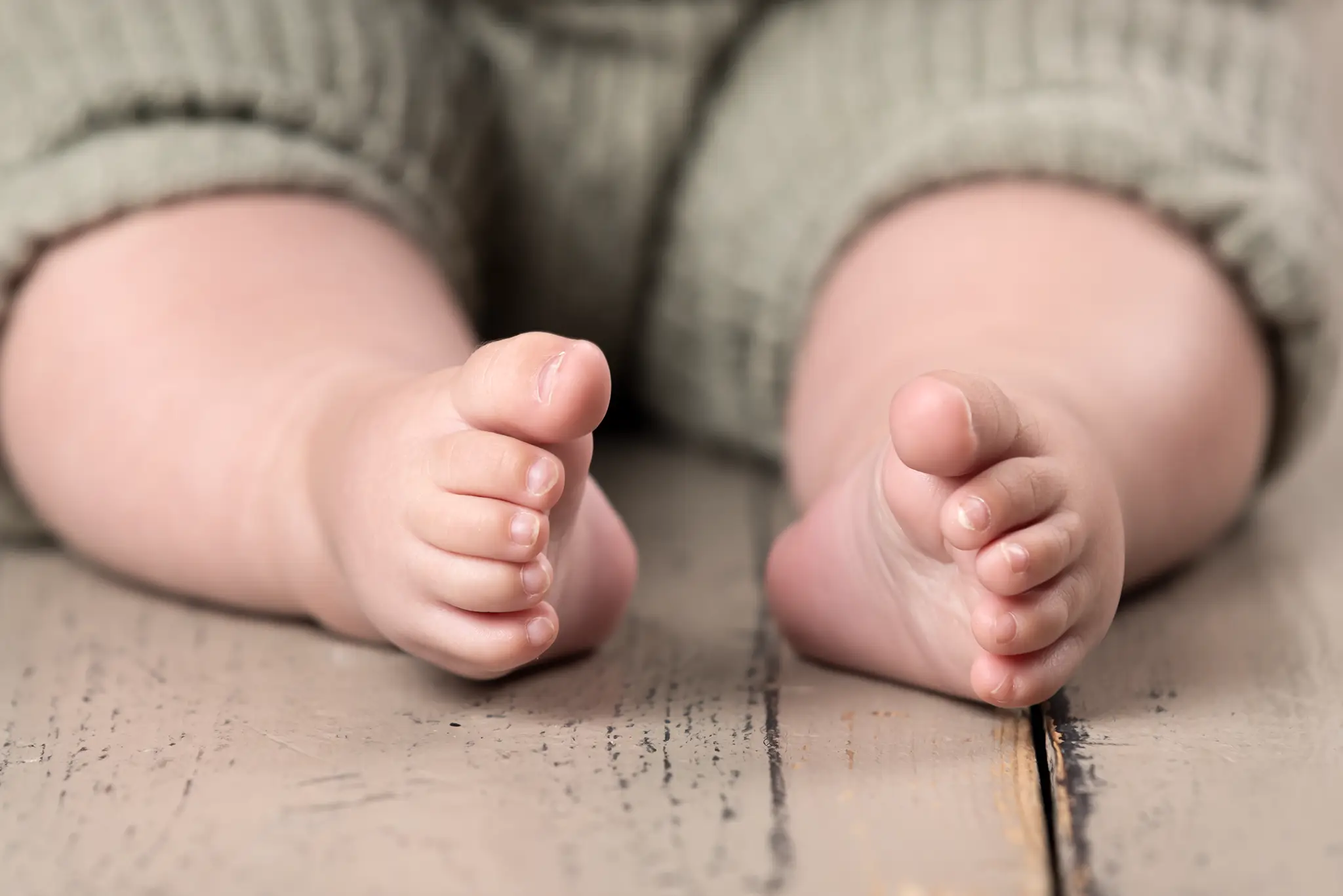 Babyfotograf Lund och små babyfötter. Babyfotograf Lund och små babyfötter.