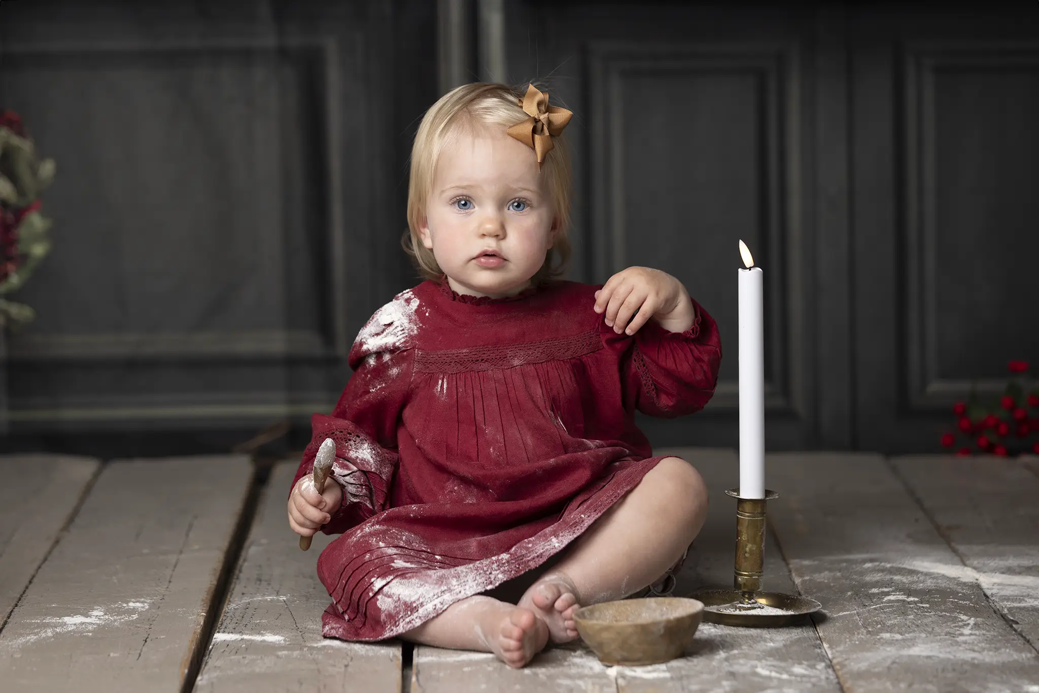 Julfotografering med mjöl i köks bakgrund