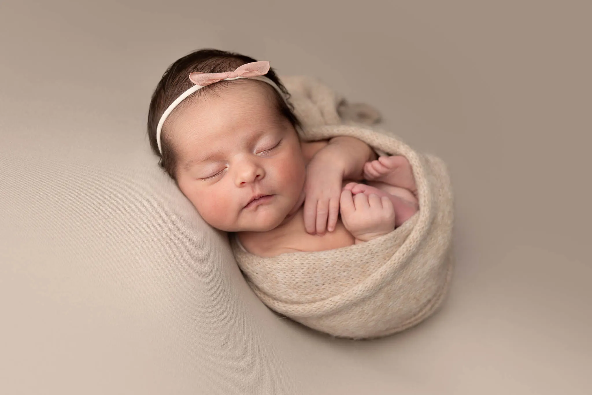 Nyföddbebis med ljusare toner.