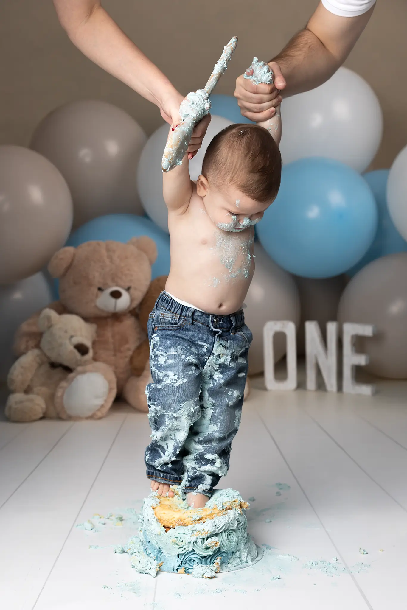 smash-the-cake-fotografering-lund-tarta-och-ballonger-ingar Smash the Cake-fotografering i Lund där tårta och ballonger ingår i fotograferingsavgiften