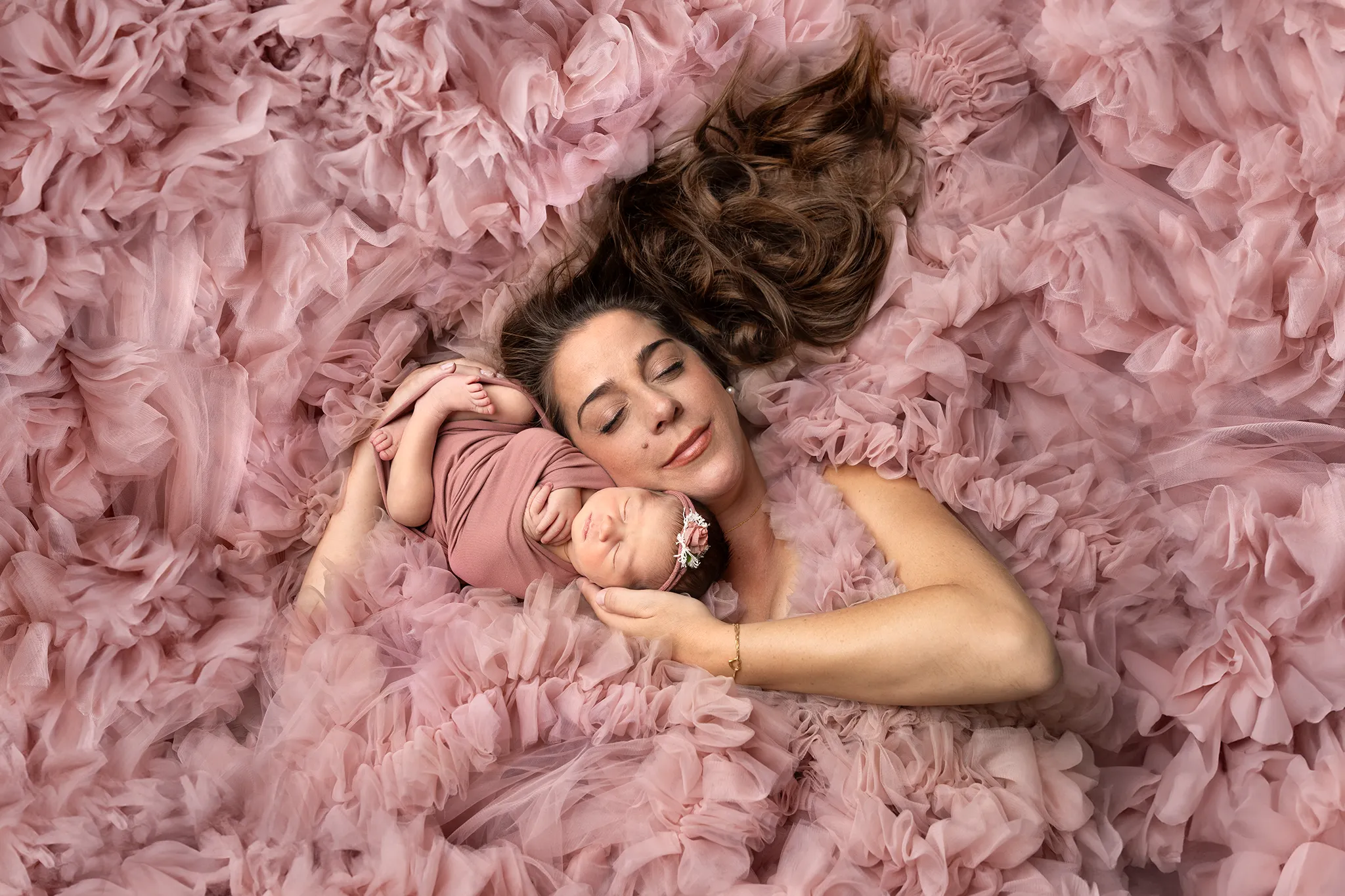Nyföddfotografering nära Malmö i studio i Lund